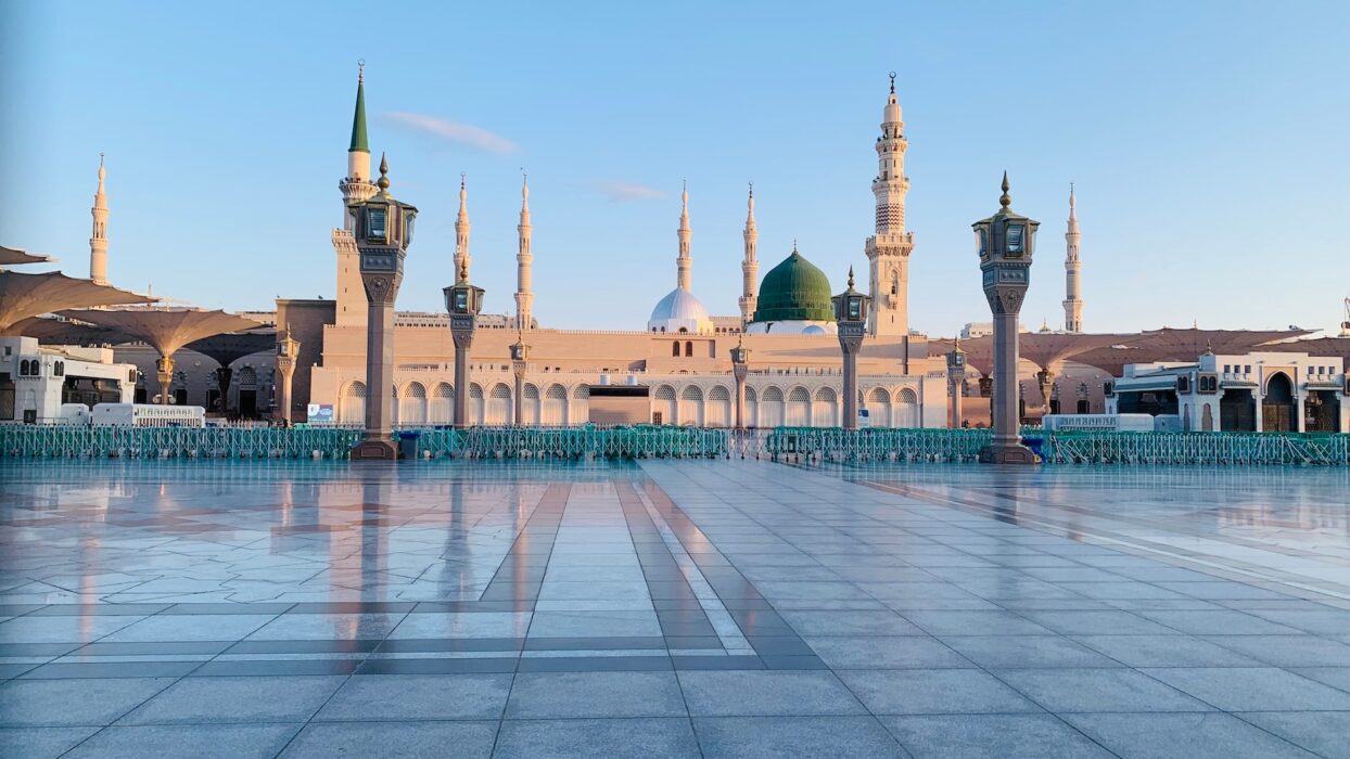 Live stream from Madinah - The Prophet's Mosque